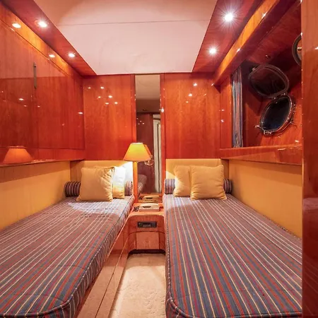 19 Nineteen Turizm Botel