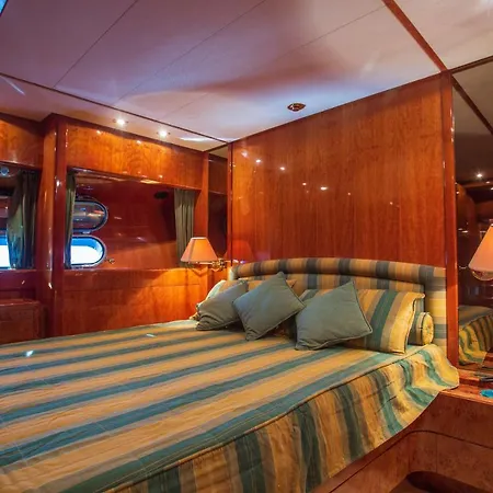 Botel 19 Nineteen Turizm